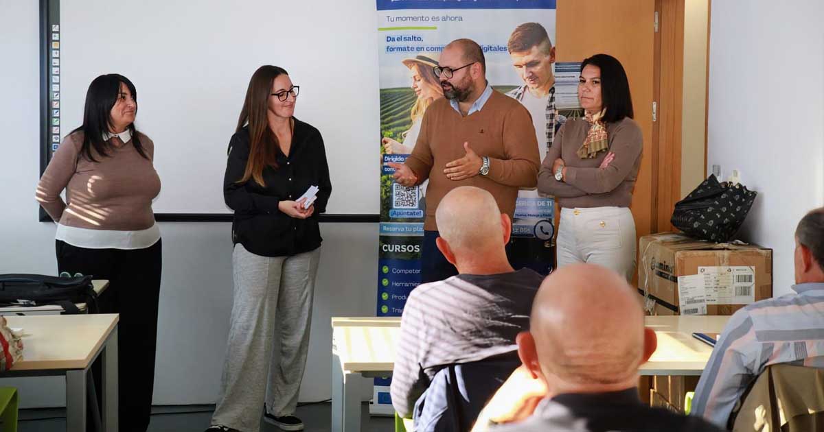 El Ayuntamiento colabora con el Programa de Empleo Agrario en la formación digital del ámbito rural