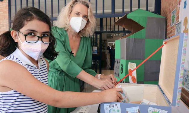 El colegio Pinar Hondo cierra el curso con una cápsula del tiempo que abrirán los alumnos en 2029