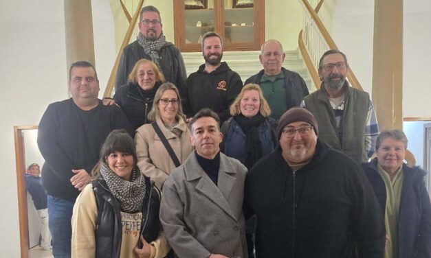 El Carnaval de El Puerto concede el Pito de Oro a “El Morta” y distingue a Azahara Zayn