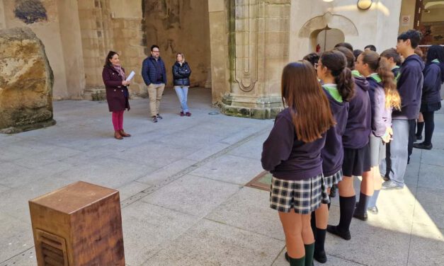 Escolares de Las Carmelitas participan en visitas didácticas a la exposición histórica del Hospitalito