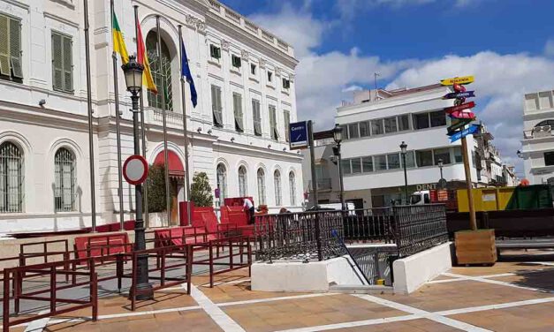 El Ayuntamiento inicia el montaje de la Carrera Oficial de la Semana Santa de El Puerto