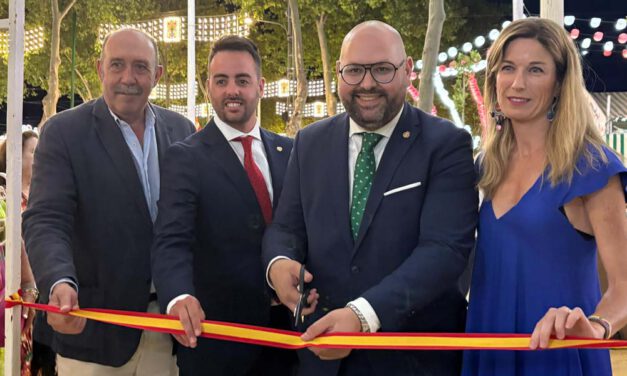 La caseta del PP abre sus puertas como punto de encuentro festivo en la Feria 2025