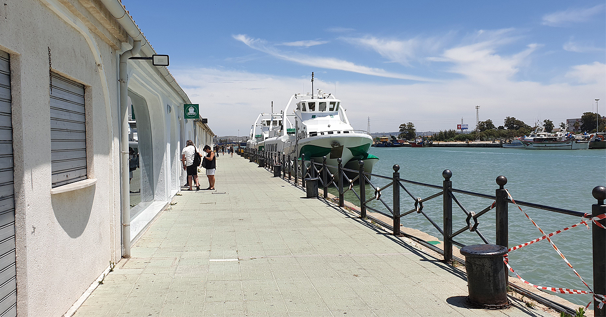 El catamarán ampliará el número de salidas por motivo del Carnaval de Cádiz