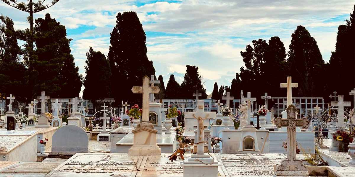 El Ayuntamiento de El Puerto contrata a un nuevo sepulturero para el cementerio municipal