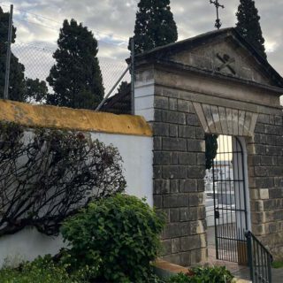 El Ayuntamiento cierra de forma preventiva el cementerio municipal por la llegada de la borrasca Kristin