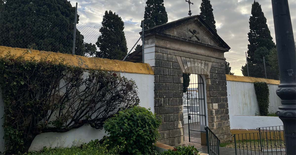 El Ayuntamiento cierra de forma preventiva el cementerio municipal por la llegada de la borrasca Kristin