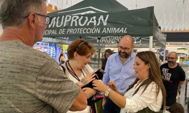 Éxito de la nueva campaña de adopción del Cemuproan en el Centro Comercial El Paseo
