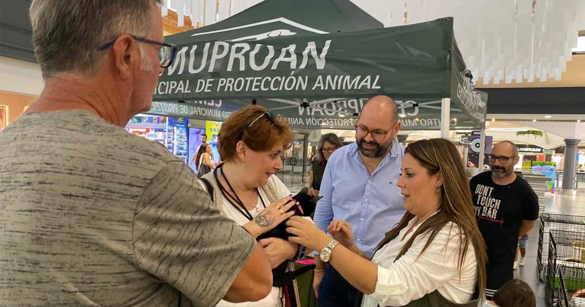 Éxito de la nueva campaña de adopción del Cemuproan en el Centro Comercial El Paseo