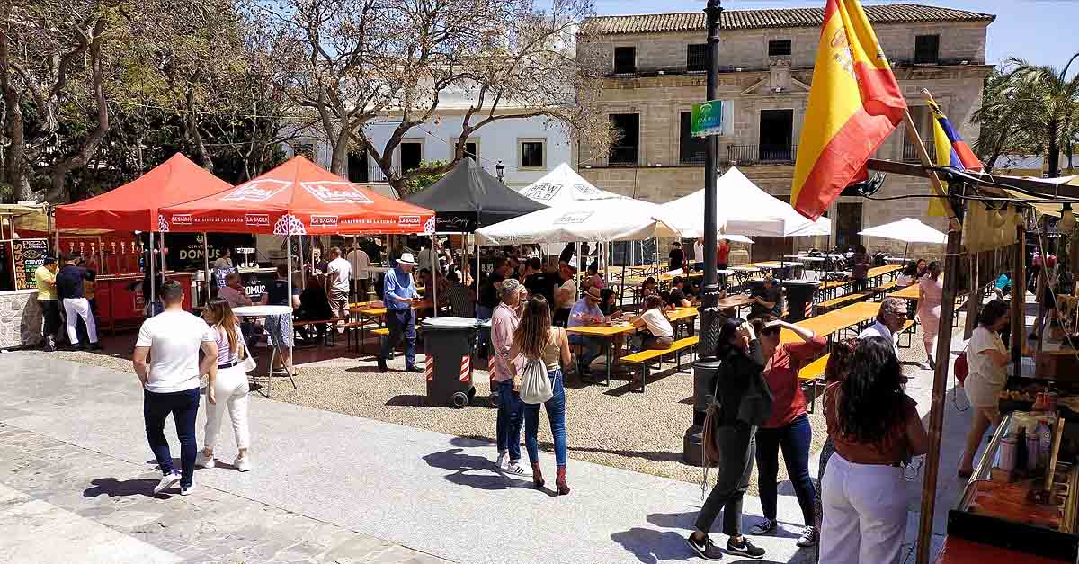 La Plaza de Alfonso X El Sabio se llena del mejor ambiente con el Festival de la Cerveza