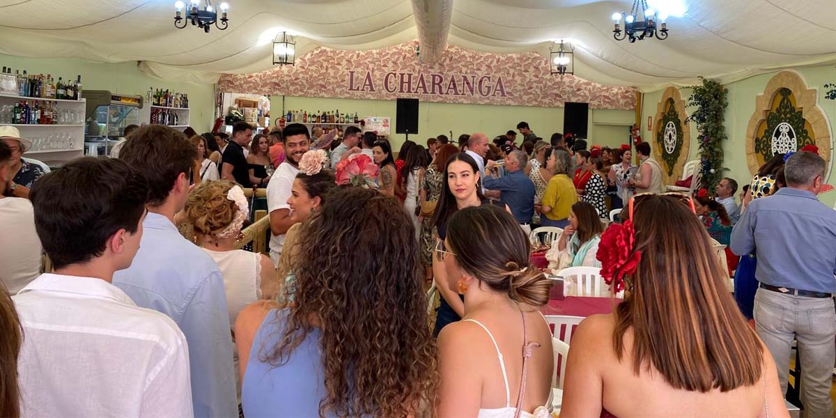 “La Charanga” vuelve a triunfar en el Concurso de Casetas de la Feria 2025