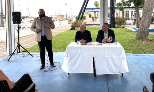 Jaime Rocha presentó sus tres novelas en el  Ciclo de Conferencias Populares