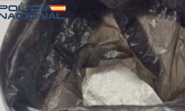 Detenidos infraganti dos individuos en El Puerto en el momento de una entrega de droga