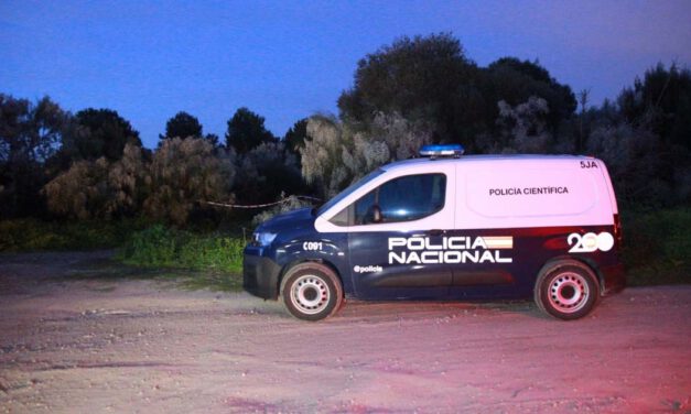 Hallado un cadáver en el interior de un coche calcinado