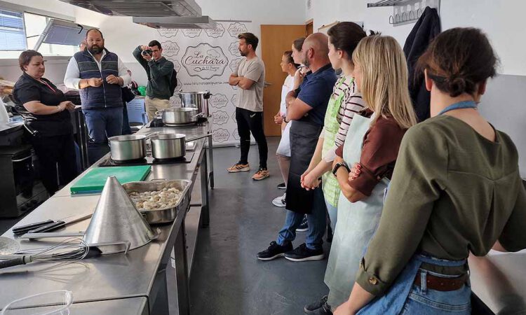 Inaugurado en el Centro Cívico el "Curso de Cocina Gaditana" que imparte Rocío Rodríguez