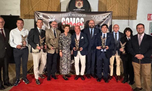 La I Gala de Premios “Somos Cofrades” reconoce la excelencia de la Semana Santa portuense