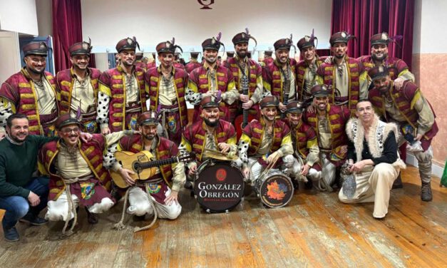 La comparsa portuense “La palabra de Cádiz” deja huella en los cuartos del COAC