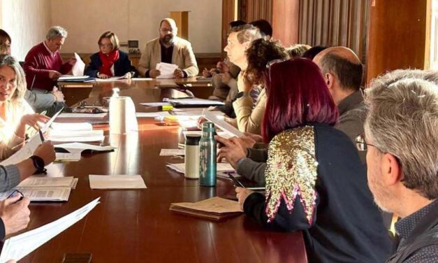 El Ayuntamiento inicia la reorganización interna con las primeras comisiones de servicio