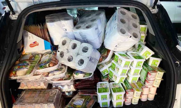 "L@s Invisibles" continúa con su campaña de recogida y entrega de alimentos a las familias más golpeadas por la crisis