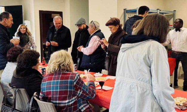 La convivencia vecinal de Cuatro Pinos refuerza los lazos comunitarios tras su aplazamiento