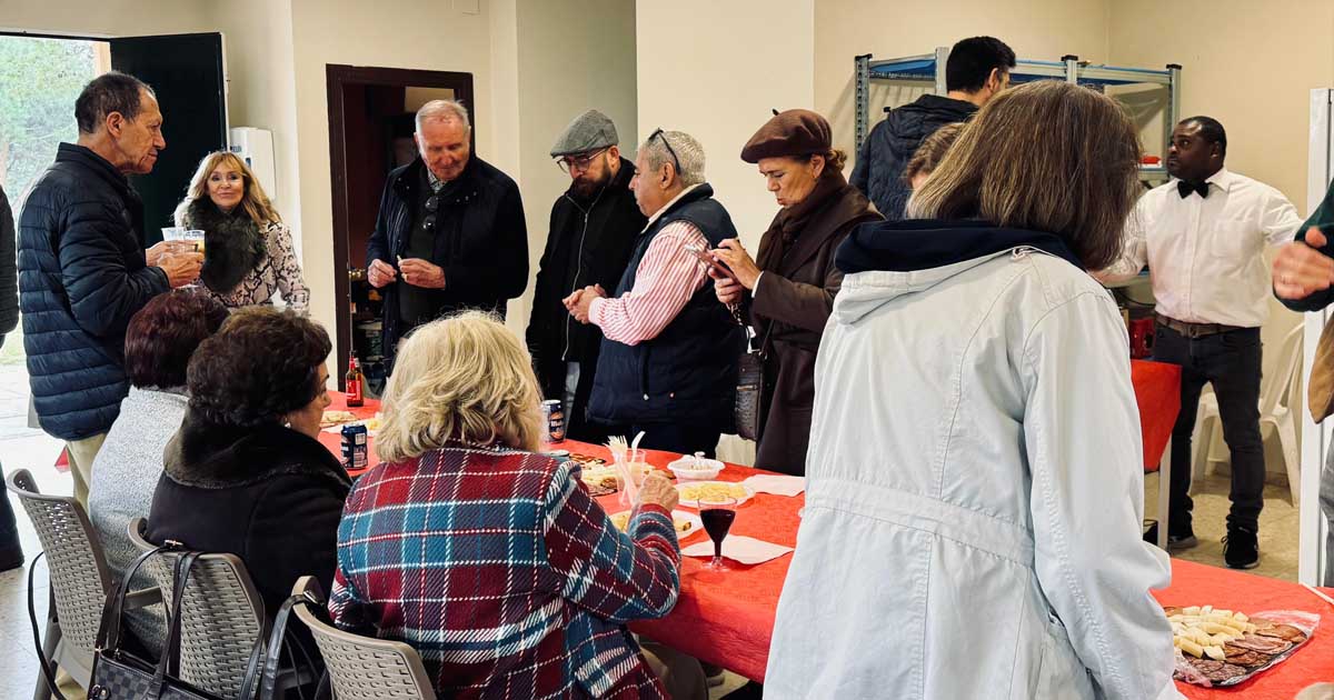 La convivencia vecinal de Cuatro Pinos refuerza los lazos comunitarios tras su aplazamiento