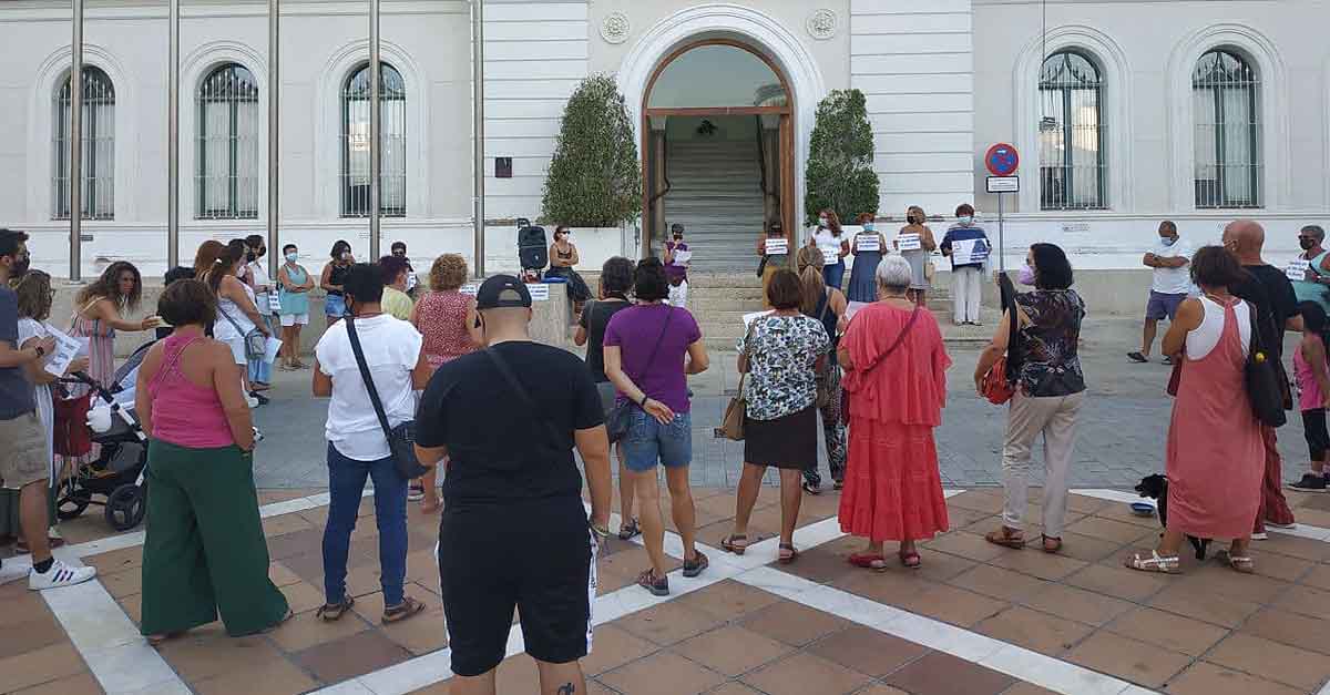 Concentración por los derechos de las mujeres afganas en El Puerto