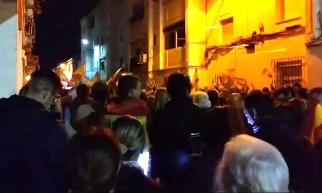 Protestas en El Puerto en contra de la amnistía al grito de "Sánchez delincuente" y "Sánchez a prisión"