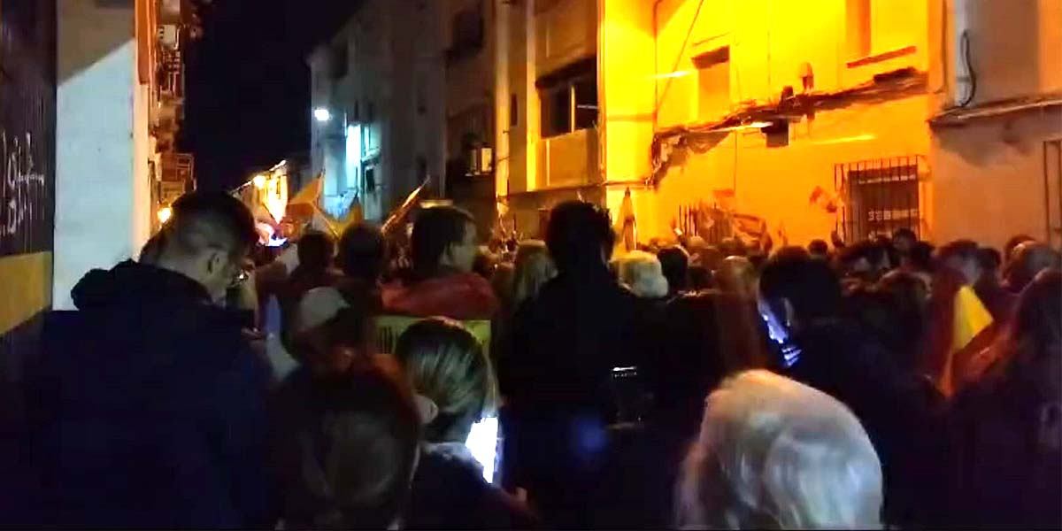 Protestas en El Puerto en contra de la amnistía al grito de "Sánchez delincuente" y "Sánchez a prisión"