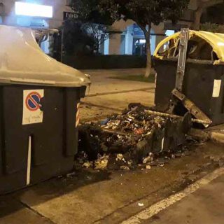 Denuncian el vandalismo callejero de quema continuada de contenedores en El Puerto