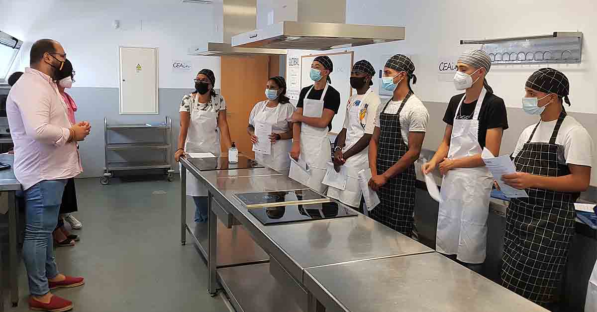 Inaugurado un nuevo curso de Operaciones Básicas de Cocina en el Centro Cívico