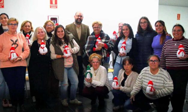 El Centro Cívico Augusto Tolón cierra con éxito el Taller de Manualidades Navideñas