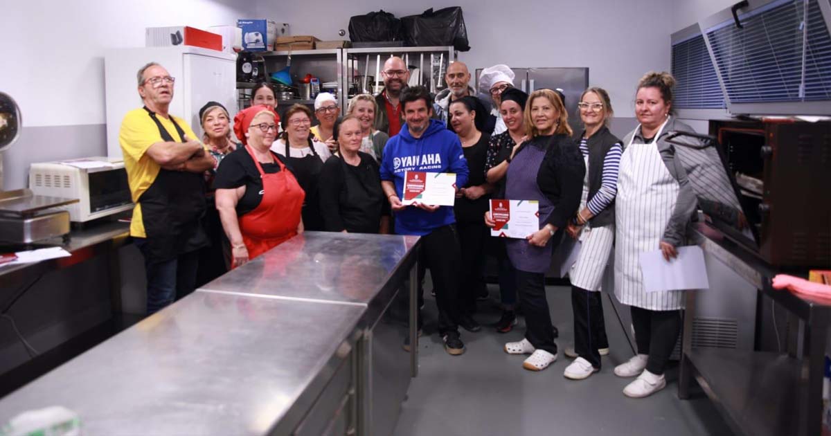 El Centro Cívico Augusto Tolón cierra su curso de cocina tradicional con quince participantes