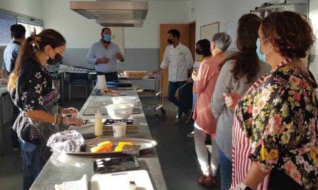 Los fogones de la cocina del Centro Cívico acogen un curso de gastronomía japonesa