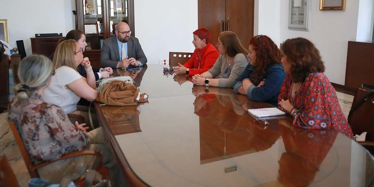 El Ayuntamiento inicia conversaciones para mejorar el Servicio de Ayuda a Domicilio