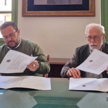 El legado bibliográfico de José Luis Tejada pasa a manos municipales con más de 6.000 volúmenes