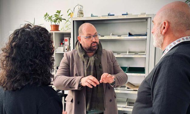 El Ayuntamiento adjudica el contrato para renovar el vestuario del personal municipal con una inversión superior a 40.000 euros