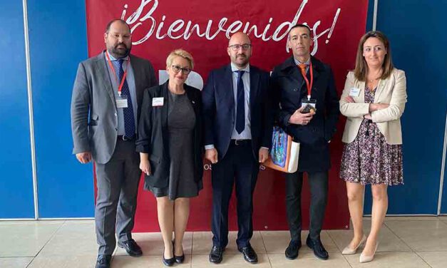 Beardo inaugura la cumbre de empresarios que se ha reunido en Puerto Sherry para generar oportunidades de negocio