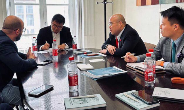 Reunión de Germán Beardo con un grupo inversor chino