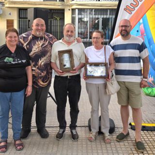 La Fiesta del Tejar reúne a numerosos vecinos en una tarde de convivencia en la Plaza de los Claveles