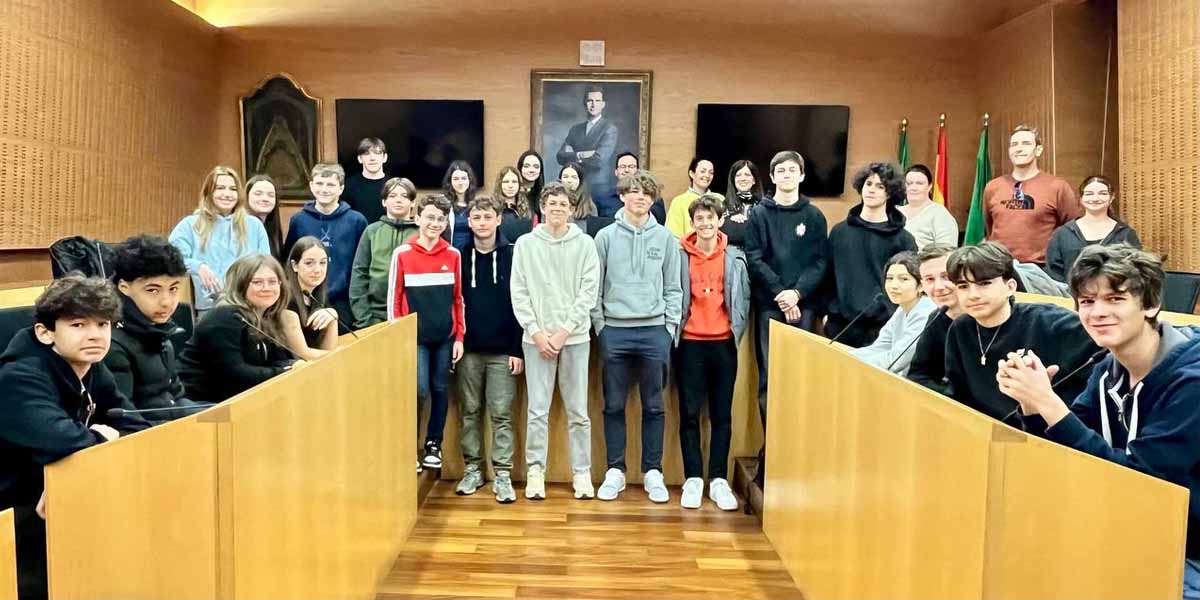 El Ayuntamiento de El Puerto recibe a estudiantes de Francia de un intercambio del IES Pintor Juan Lara