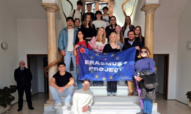 Un grupo de estudiantes alemanes visita el Ayuntamiento en el marco del Programa Erasmus