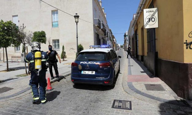 Policía y Bomberos intervienen en un escape de gas en una vivienda en la calle San Juan