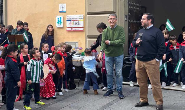 Los escolares de Las Esclavas disfrutan de un tradicional desayuno andaluz para celebrar el 28F