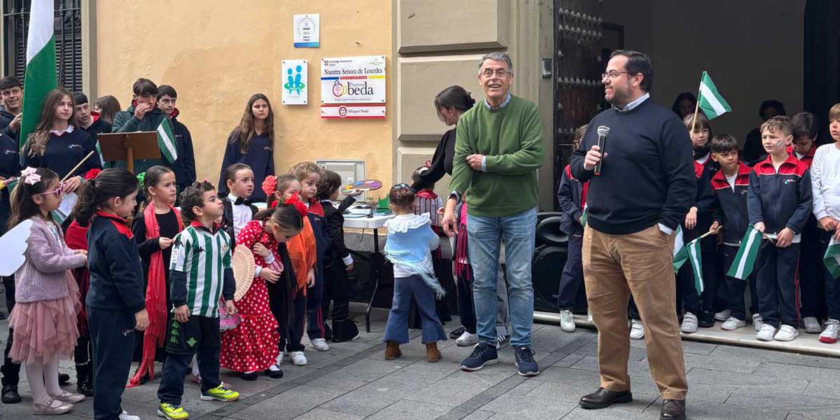 Los escolares de Las Esclavas disfrutan de un tradicional desayuno andaluz para celebrar el 28F