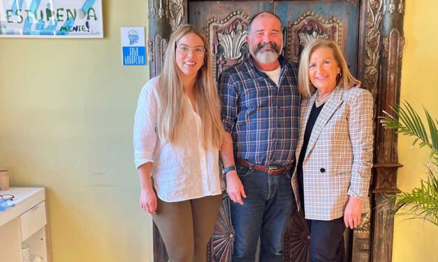 Carmen Lara visita la Clínica 'Estupendamente' en vísperas del Día Europeo de la Logopedia