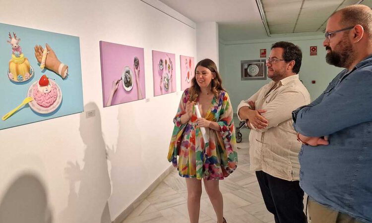 La exposición "Dulce engaño" muestra en el Centro Cultural Alfonso X el surrealismo personal de Cristina Burns