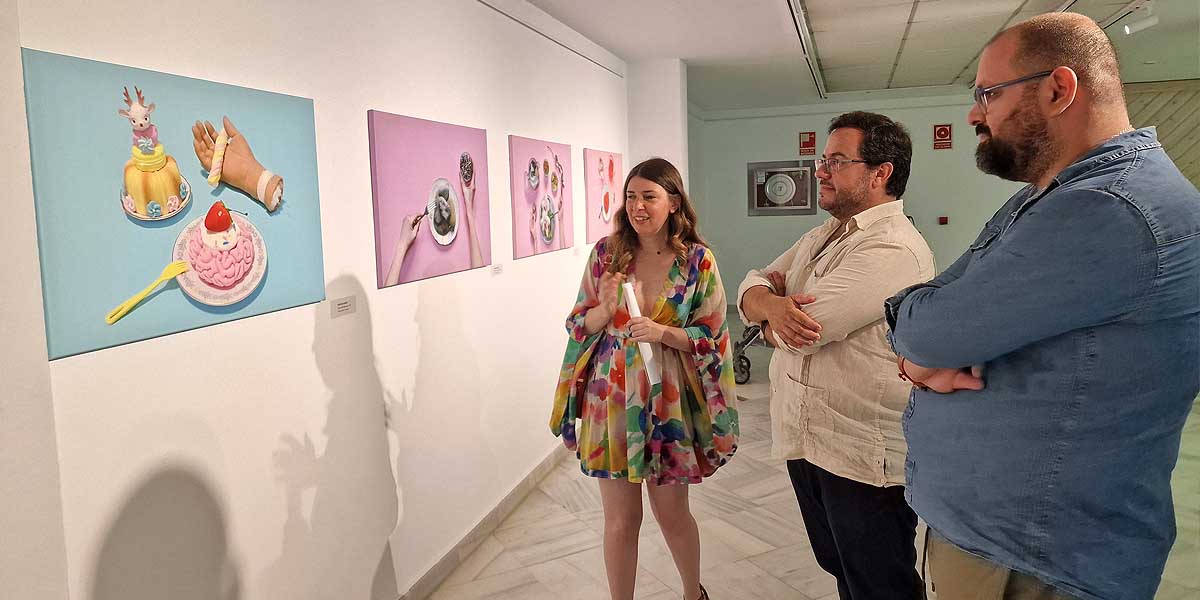 La exposición "Dulce engaño" muestra en el Centro Cultural Alfonso X el surrealismo personal de Cristina Burns