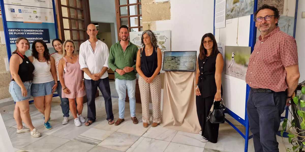 El Puerto acoge durante esta semana la exposición 'Patinegro, entre arena y sal'