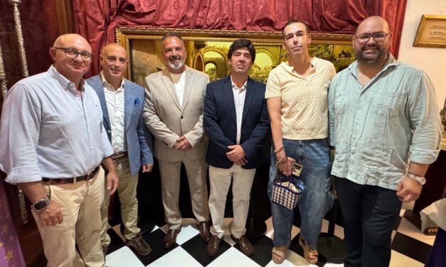 El arte cofrade y belenista protagoniza una exposición veraniega en la Casa de Hermandad del Dolor y Sacrificio