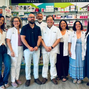 La Farmacia Giráldez celebra 50 años de servicio como referente sanitario en la zona norte
