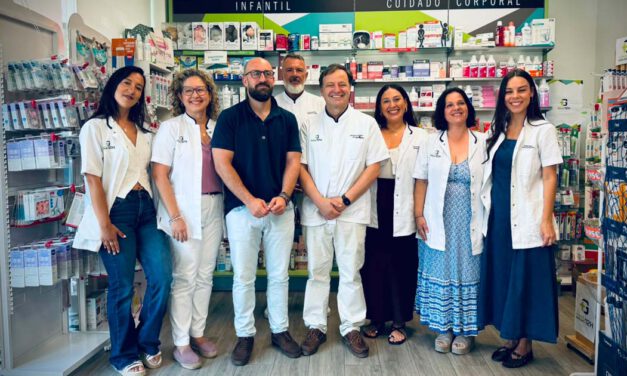 La Farmacia Giráldez celebra 50 años de servicio como referente sanitario en la zona norte